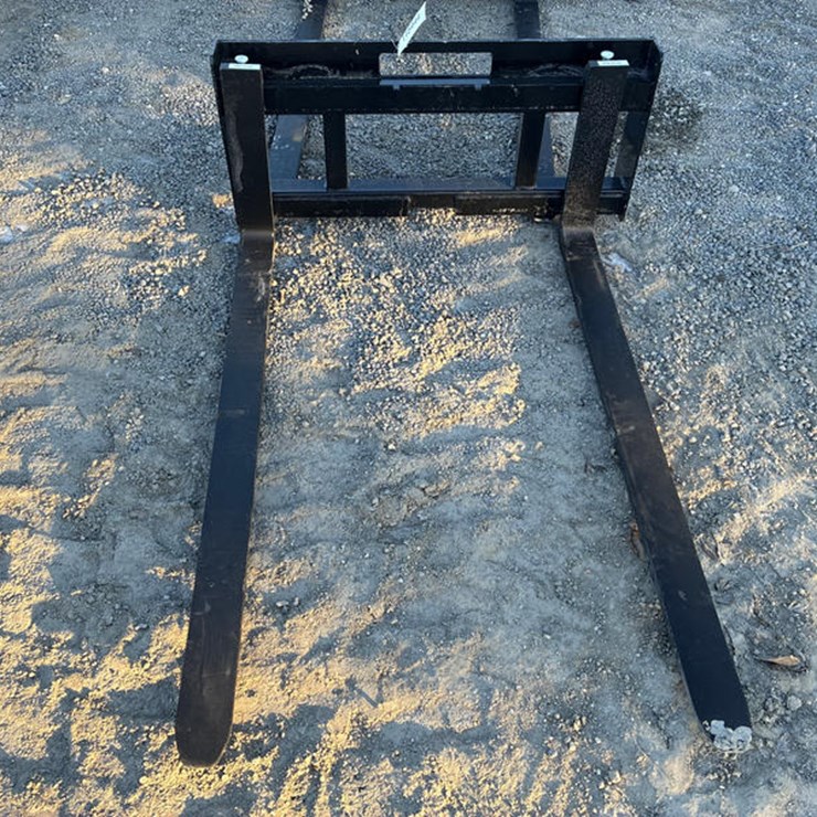 #115444 • 60" SKIDSTEER MT PALLET FORKS