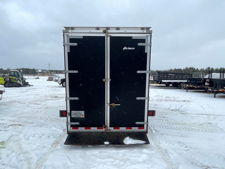 #135-•-2022-rock-line-products-air-tow-ground-loading-enclosed-trailer-(has-wi-title)-image-6