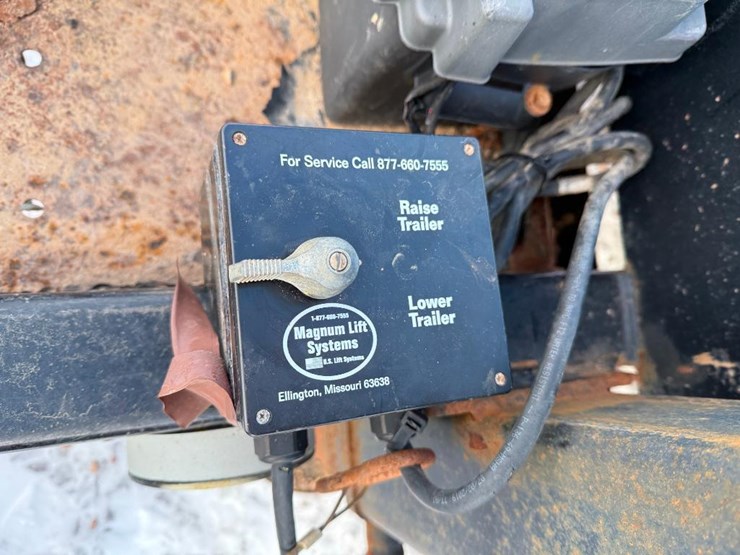 #168-•-lot-168-image-23