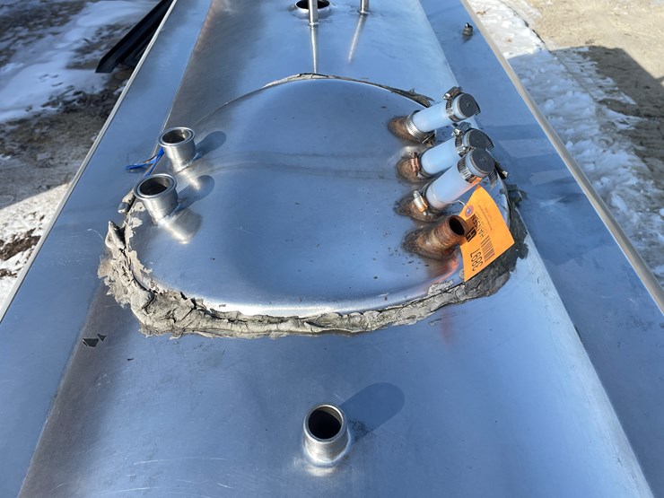 #305-•-600-gallon-mueller-stainless-steel-bulk-tank-image-15