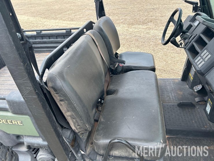 2021-john-deere-gator-image-36