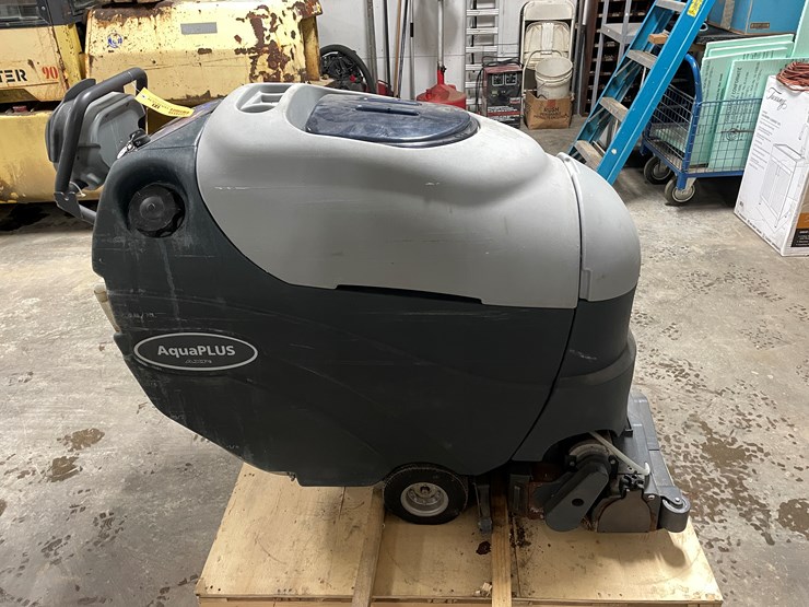 #304-•-advance-aqua-plus-carpet-extractor-image-4