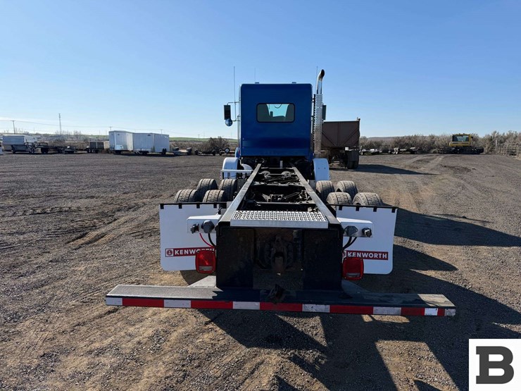 2015-kenworth-t800-image-4