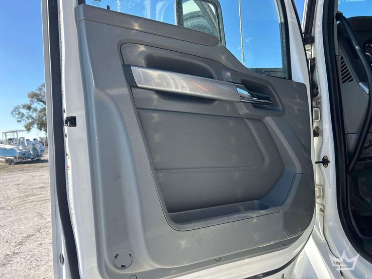 2019-kenworth-t880-image-13