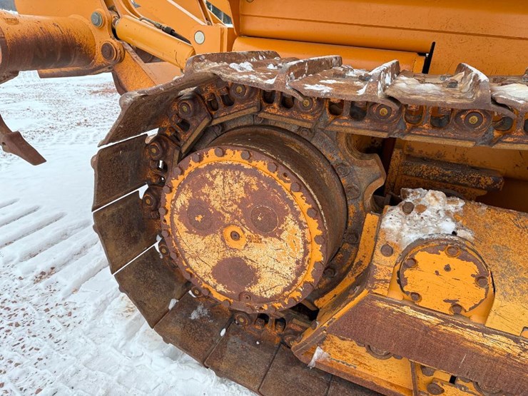 2011-case-1650l-xlt-image-24