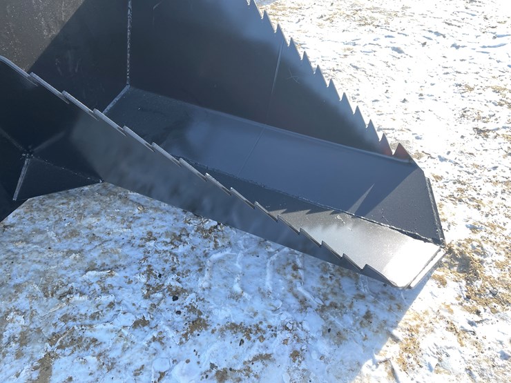 #2507-•-new-kc-40"-skid-steer-spade-bucket-image-8