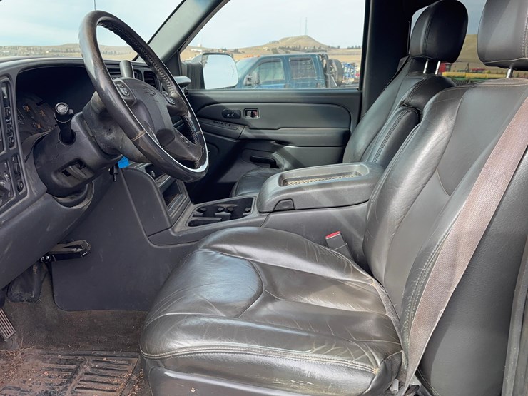 2004-chevrolet-2500hd-image-11