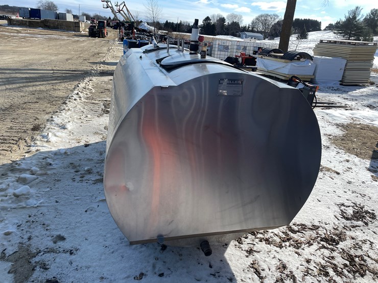 #305-•-600-gallon-mueller-stainless-steel-bulk-tank-image-6