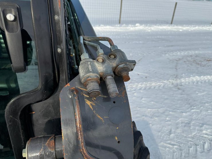 new-holland-l218-image-15