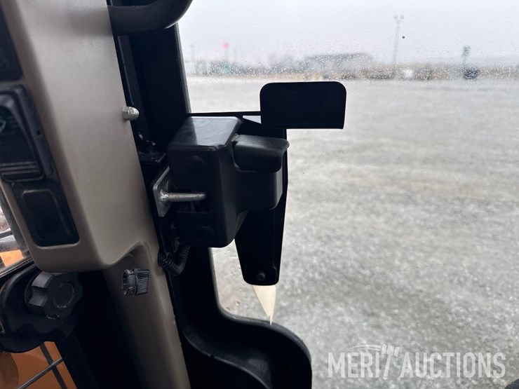 2012-case-sv300-image-34