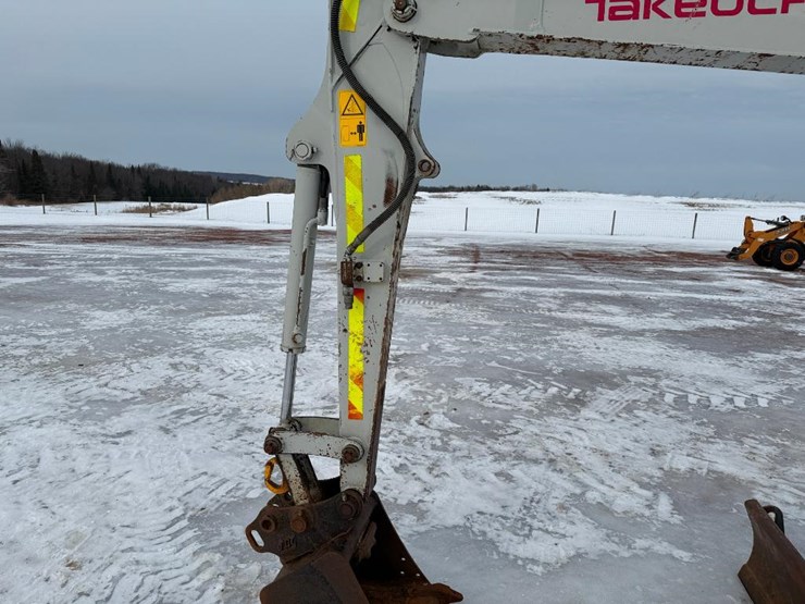 takeuchi-tb240-image-33