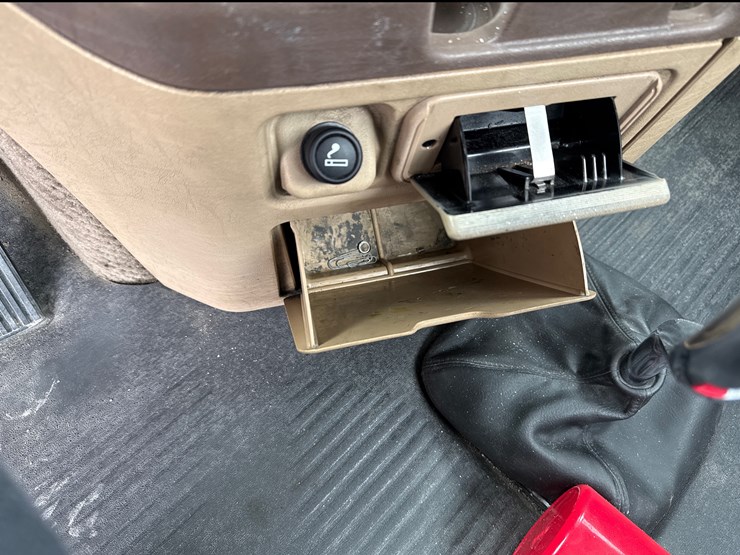 #30930-•-2012-freightliner-coronado-tandem-axle-truck-tract-image-33