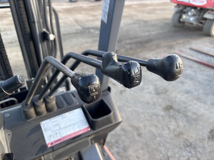 2004-toyota-7fgcu15-image-22