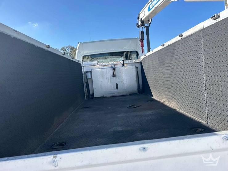 2017-freightliner-m2-106-image-33