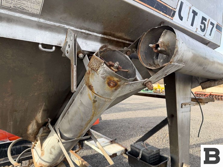 willmar-seed-tender-trailer-image-11