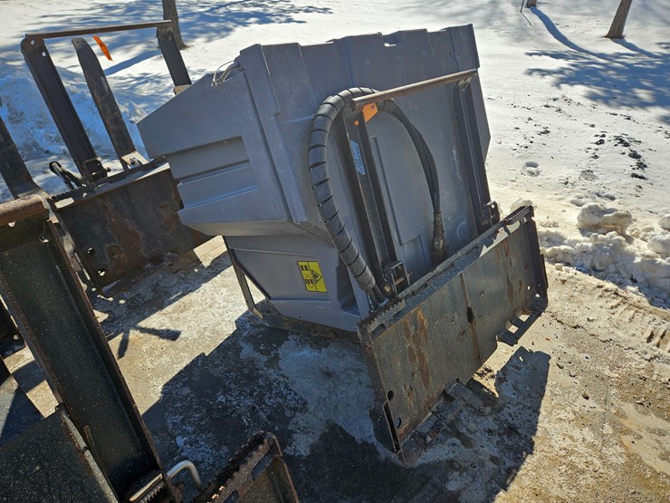 #170-•-boss-quick-cube-skid-steer-mount-salt-spreader-(1)-attachment-&-(2)-cubes-image-1
