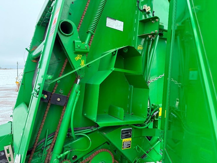 john-deere-566-image-32