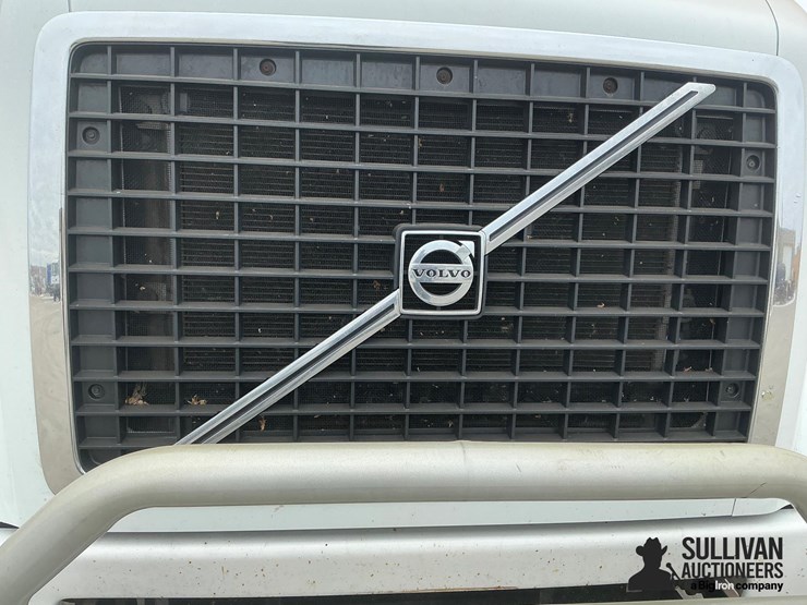 2012-volvo-vnl64t300-image-10