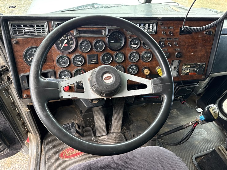 1990-peterbilt-357-image-29