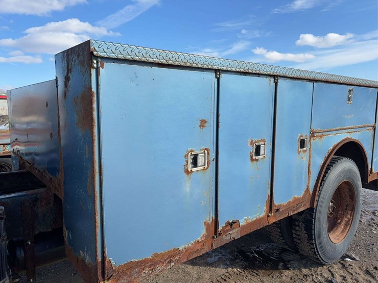 1990-peterbilt-377-image-4