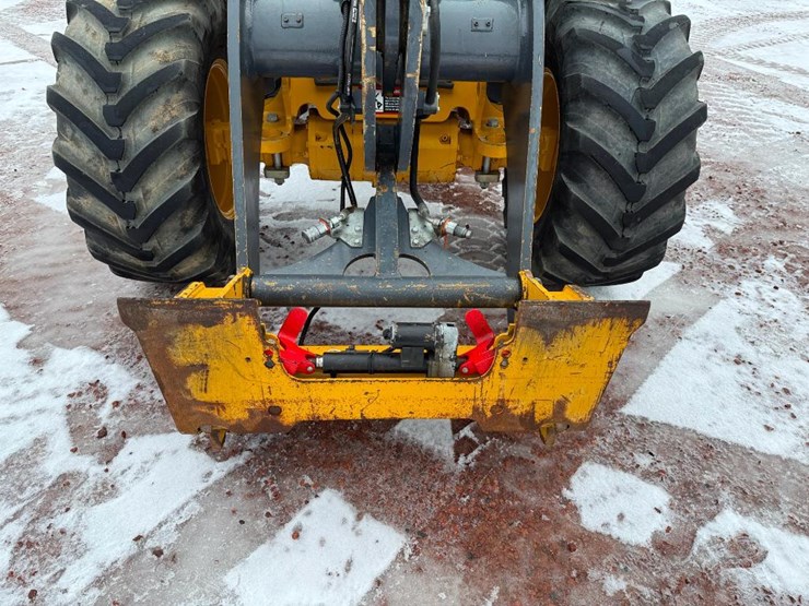 2019-deere-244l-image-42