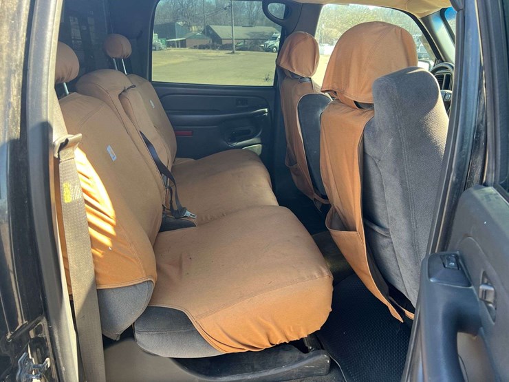 2004-gmc-2500-image-16