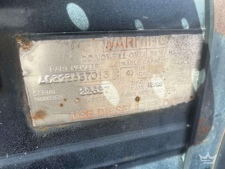 1999-freightliner-fl80-image-9