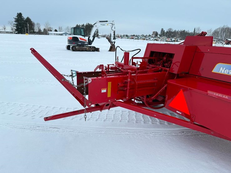 2015-new-holland-bc5070-image-5