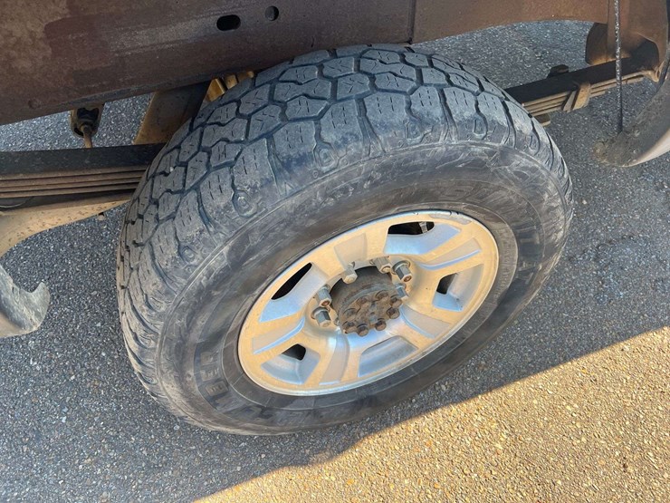 2004-gmc-2500-image-26