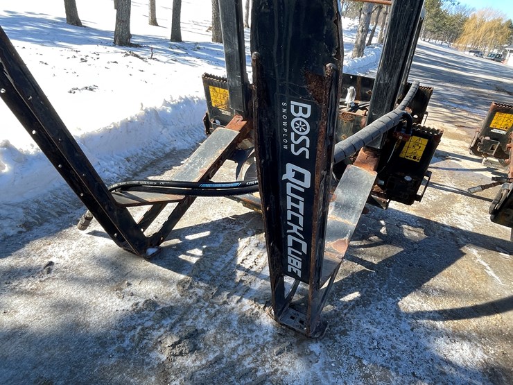 #171-•-boss-quick-cube-skid-steer-mount-salt-spreader-(1)-attachment-&-(4)-cubes-image-9