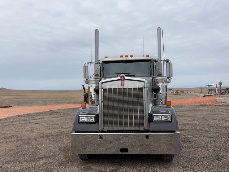 2004-kenworth-w900l-image-3