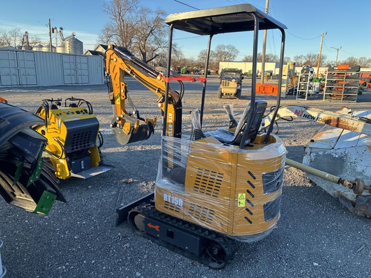 #115382-•-rt-15r-mini-excavator-image-1