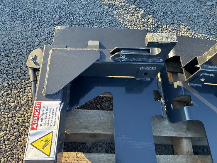 #115411-•-skidsteer-mt-3pt-hitches-image-5