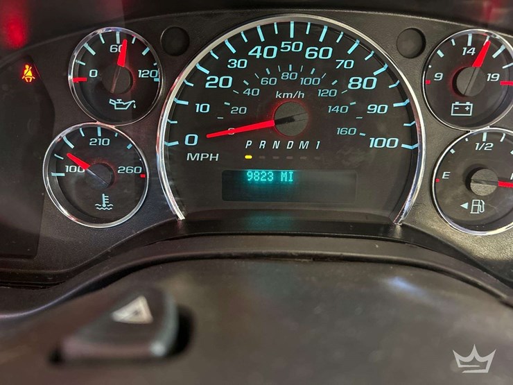 2023-chevrolet-express-2500-image-11