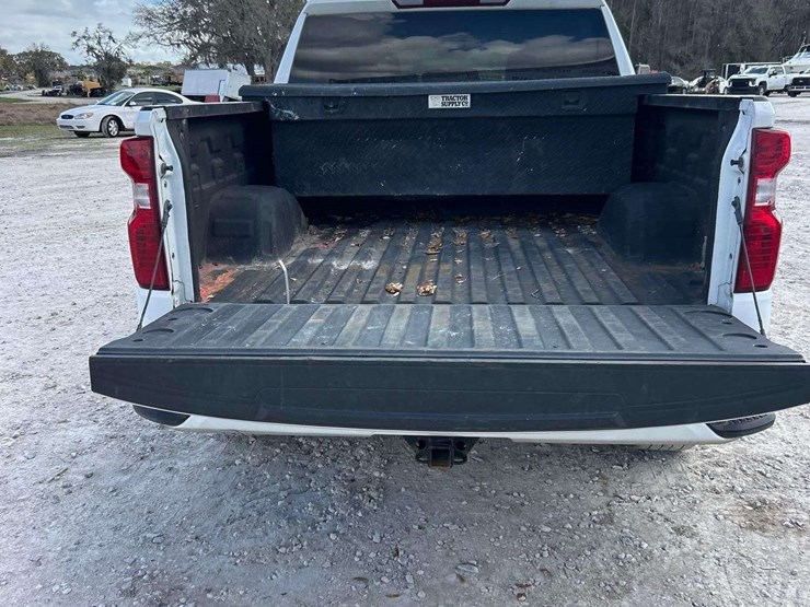 2023-chevrolet-silverado-1500-image-21