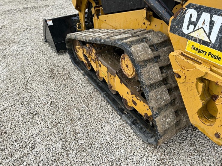 2015-caterpillar-259d-image-17