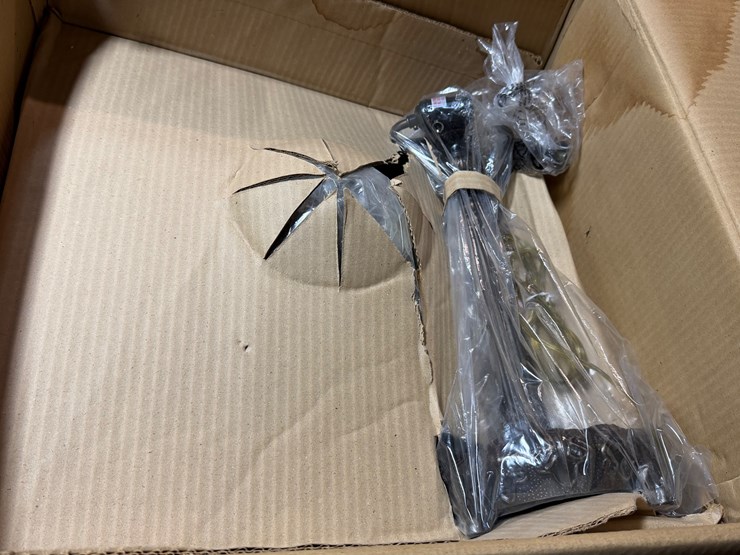 #79-•-tiffany-style-lamp-image-2