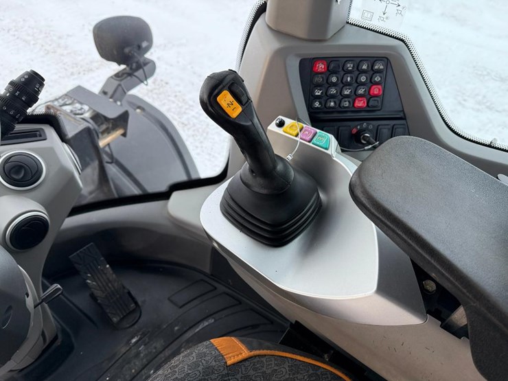 2023-case-621g-xr-image-64