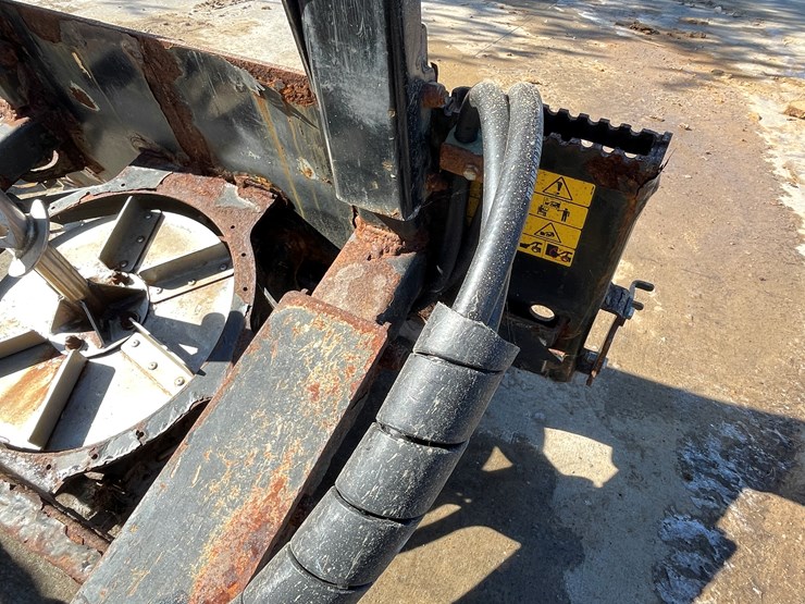 #169-•-boss-quick-cube-skid-steer-mount-salt-spreader-(1)-attachment-&-(1)-cube-image-8