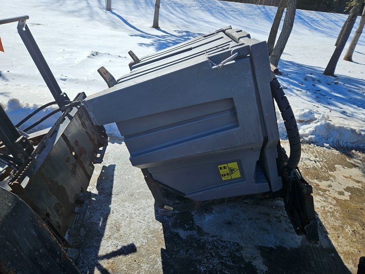 #171-•-boss-quick-cube-skid-steer-mount-salt-spreader-(1)-attachment-&-(4)-cubes-image-12