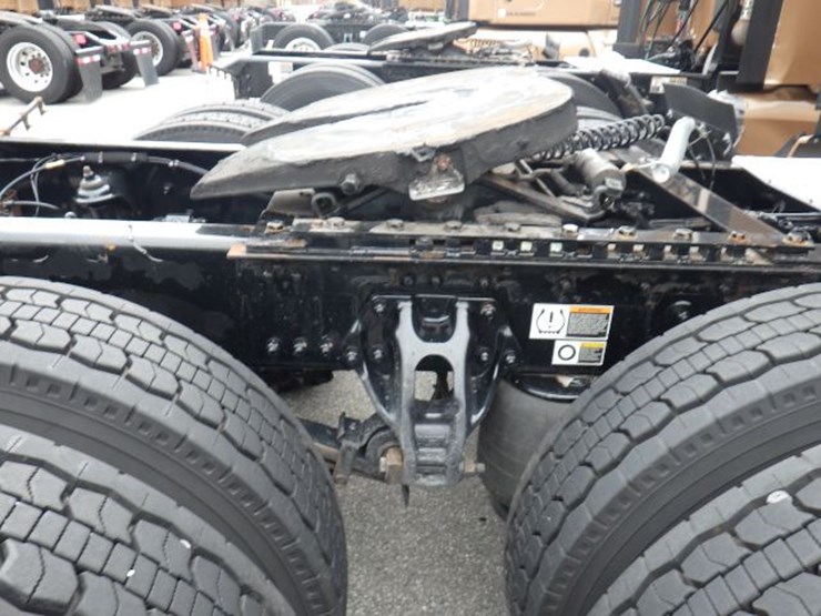 2022-kenworth-t680-image-6