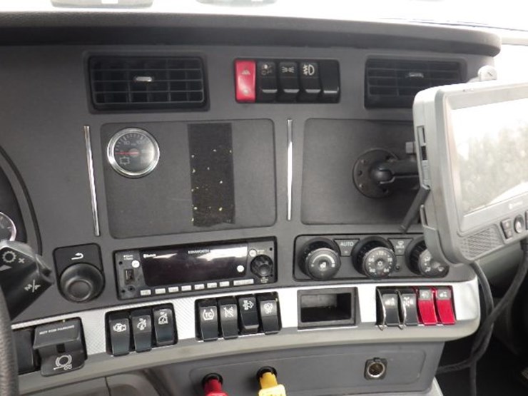 2022-kenworth-t680-image-17