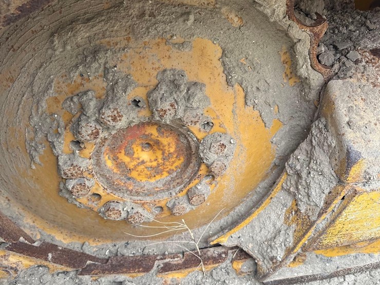 2015-deere-650k-lgp-image-22