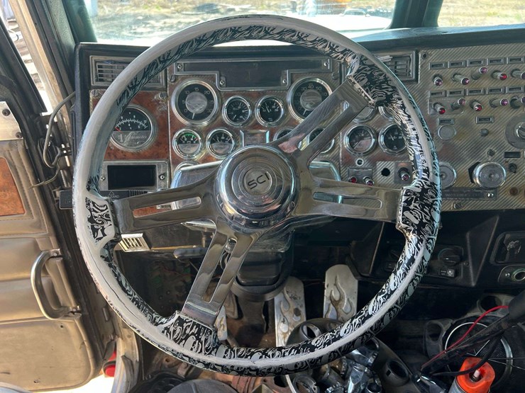 2000-peterbilt-379-image-19