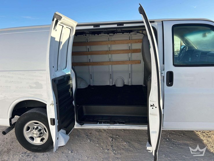 2023-chevrolet-express-2500-image-15