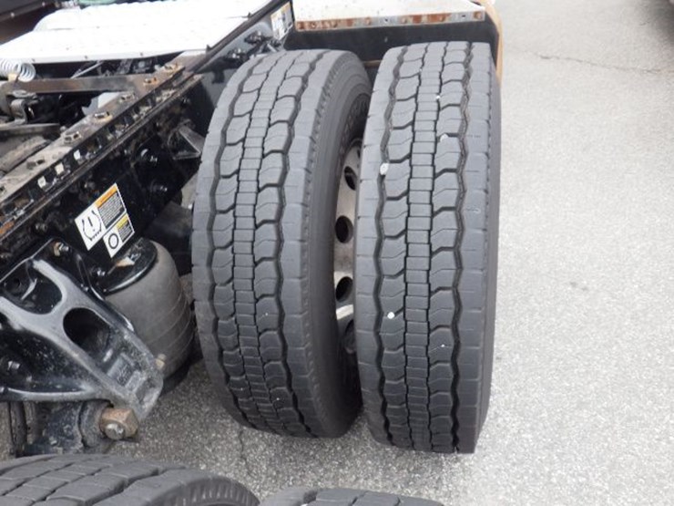 2022-kenworth-t680-image-7