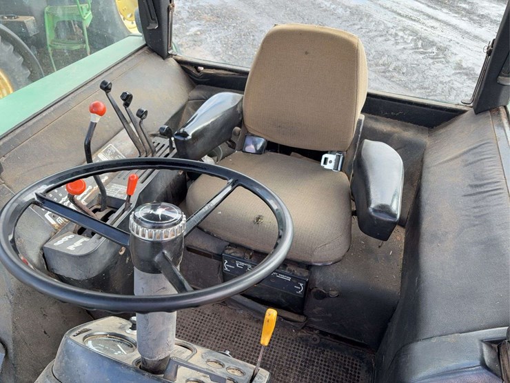 john-deere-4240-image-11