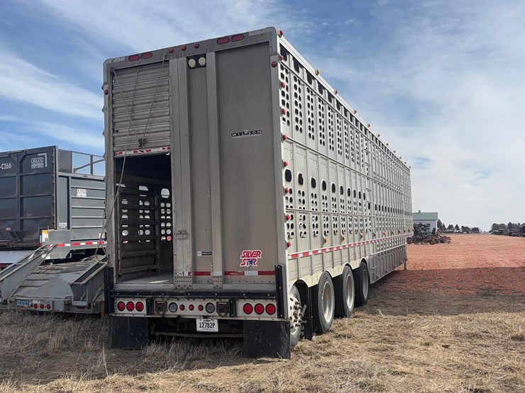 2018-wilson-livestock-trailer-image-14