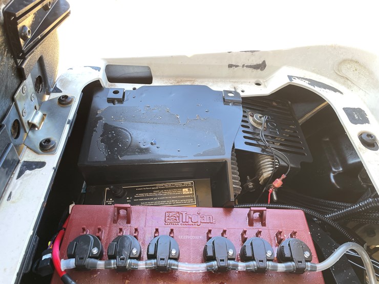 #204-•-2020-ez-go-rxv-electric-golf-cart-image-34