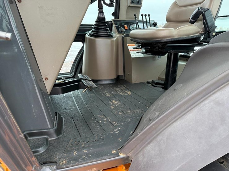 2011-case-570m-xt-image-54